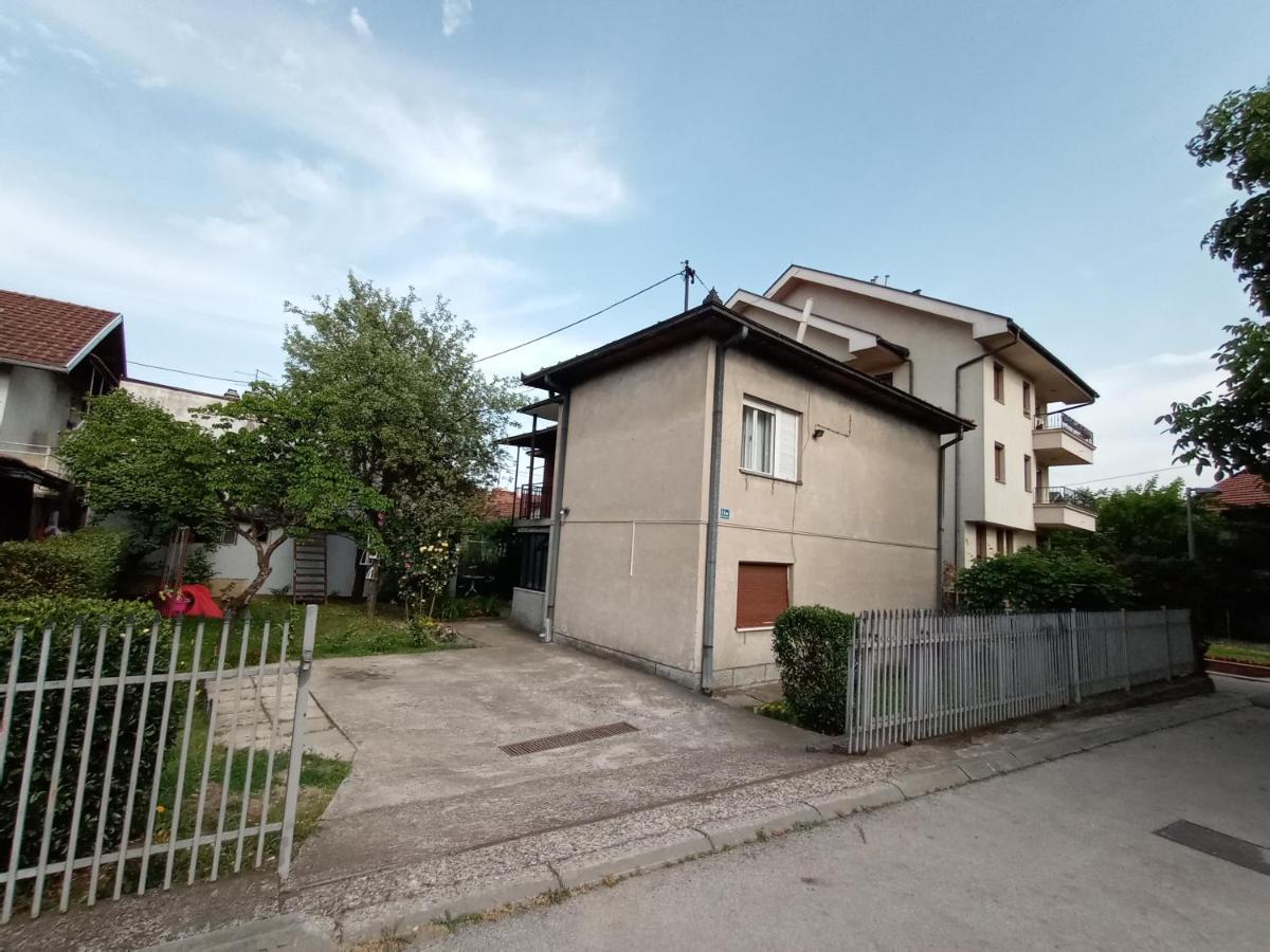 Peaceful And Spacious Apartment With Free Parking 巴尼西卢卡 外观 照片
